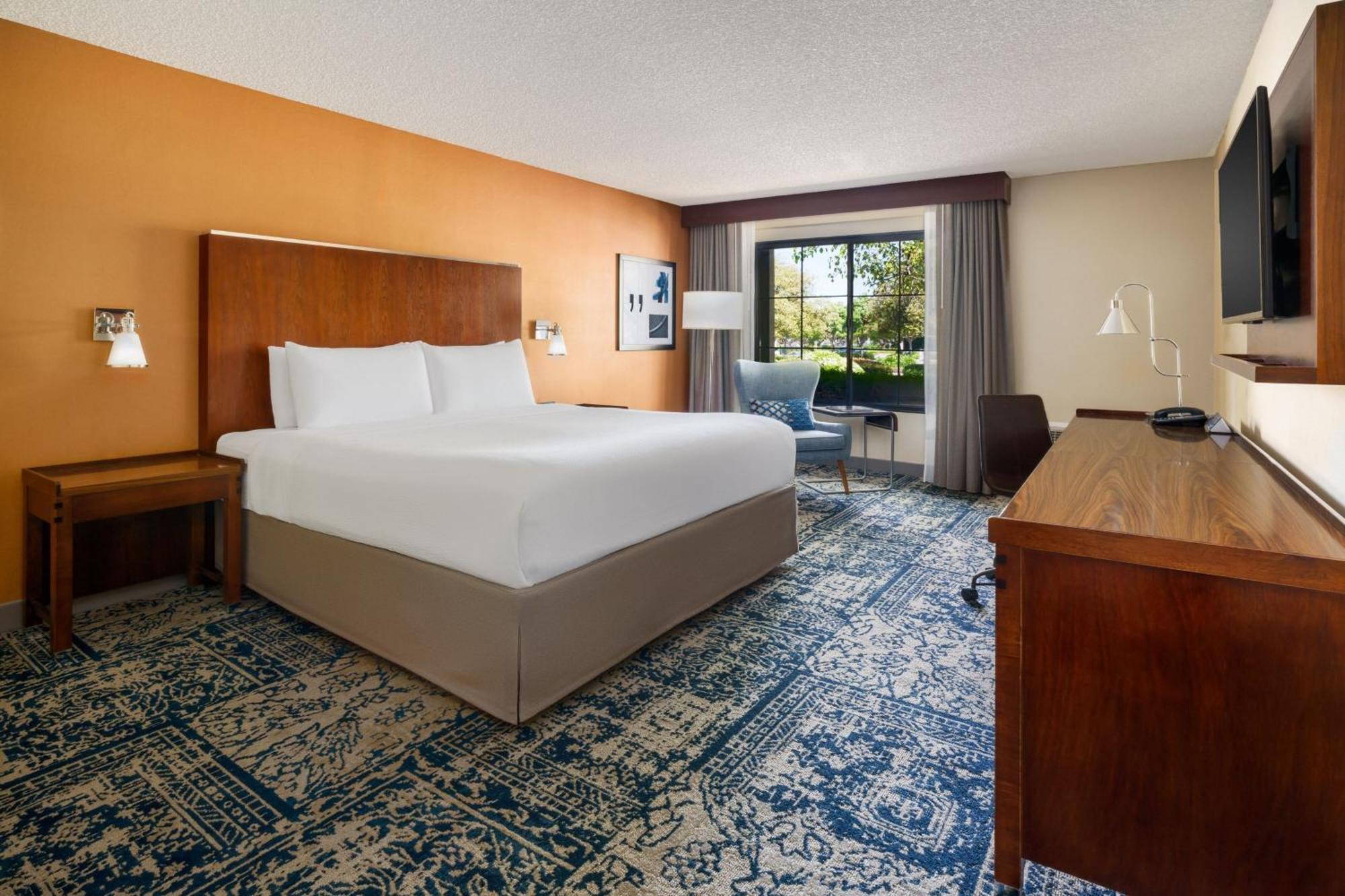 Hotel Four Points By Sheraton 3*